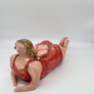 Martina tomando el sol